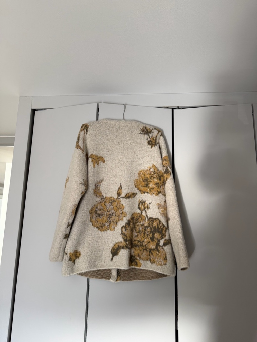 Woolrich x Target M Medium Floral V-Neck Button Cardigan Sweater Cream & Mustard - Picture 2 of 4
